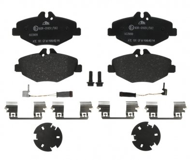 Комплект тормозных колодок передний (с аксессуарами; с направляющими винтами тормозного суппорта) MERCEDES E T-MODEL (S211), E (VF211), E (W211) 1.8-3.2D 03.02-07.09 ATE 13.0460-3999.2 (фото 1)