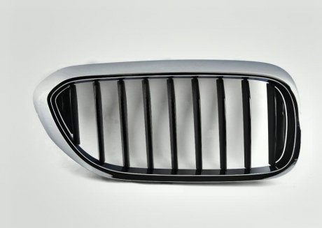 Правая решетка радиатора БМВ 5 G30/G31 BMW 51137390864 (фото 1)
