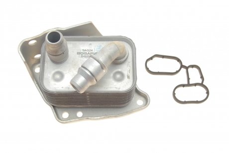 Радиатор масляный BMW X3 (E83) 00-15 (теплообменник) (с прокладкой) (N43/N46) BOGAP B4222101 (фото 1)