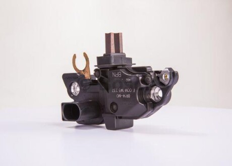 Фото автозапчастини регулятор генератора BOSCH F00M145237