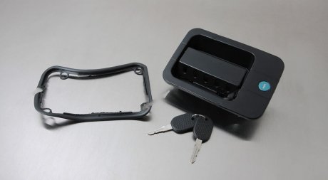 Ручка дверей мет/пластик IVECO EUROTECH левая с ключами (18600005, 98404710, 98404710L) Contech 90732CNT (фото 1)
