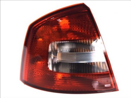 Ліхтар задній лівий (P21/4W/P21W/W3W, колір індикатора білий, колір скла червоний) SKODA OCTAVIA II Liftback 4D 11.08-06.13 DEPO 665-1918L-UE (фото 1)