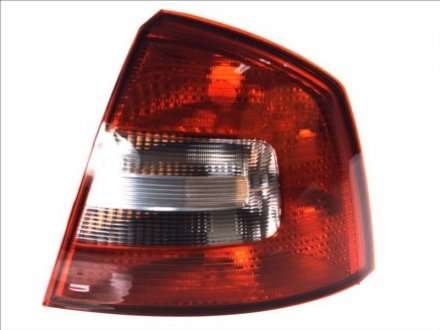Ліхтар задній права (P21/4W/P21W/W3W, колір поворотника білий, колір скла червоний) SKODA OCTAVIA II Liftback 4D 11.08-06.13 DEPO 665-1918R-UE