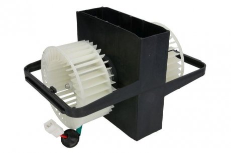 Моторчик вентилятора (24В) IVECO STRALIS 02.02- DT 7.74073 (фото 1)