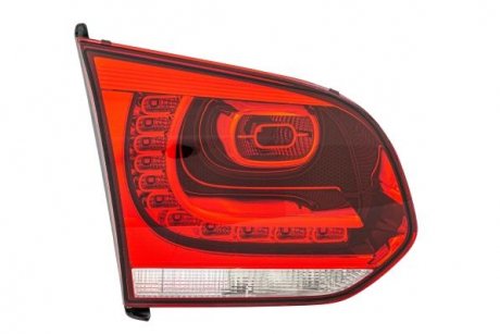 Ліхтар задній лівий (внутрішня частина, LED/W16W, колір скла червоний, з протитуманною фарою) Volkswagen GOLF VI 10.08-11.13 HELLA BEHR 2SA 010 409-131