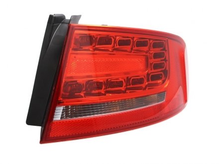 Ліхтар задній права (зовнішня частина, LED/P21W, колір індикатора помаранчевий, колір скла червоний) AUDI A4 B8 Sedan 11.07-10.11 HELLA BEHR 2VA010 085-101
