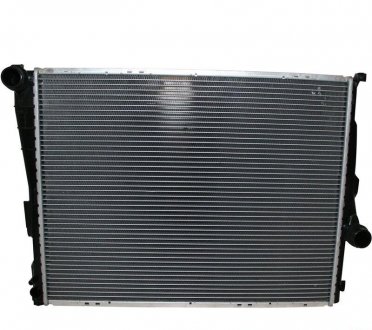Радиатор охлаждения BMW 3(E46) (582x439x22) JP GROUP 1414200400 (фото 1)