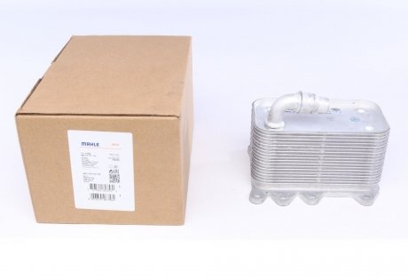 Радиатор масляный BMW 5/6/7/X3 2.0-4.4 D 02-10 (теплообменник) MAHLE / KNECHT CLC 18 000S (фото 1)