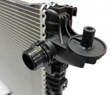 Радиатор двигателя AUDI A4 ALLROAD B9, A4 B9, A5, A6 C8, A7, Q7; Volkswagen TOUAREG 1.4-3.0H 05.15- MAHLE / KNECHT CR2179000P (фото 1)