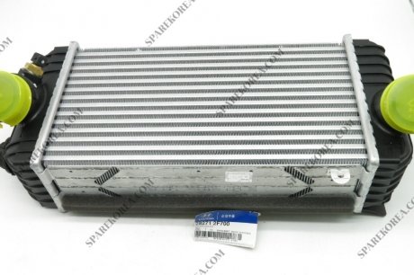 Радиатор интеркулер Hyundai Santa Fe (15-) 2000 CC - R (28271-2F700) MOBIS 282712f700