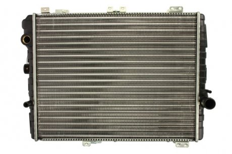 Радиатор двигателя (МКПП) AUDI 80, 90, COUPE 1.9-2.3 08.80-12.96 NISSENS 604411 (фото 1)