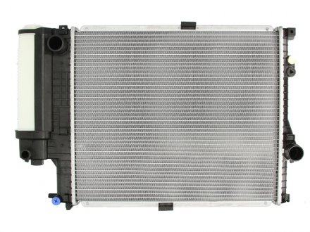Радиатор двигателя BMW 5 (E39) 2.0/2.5/2.8 09.95-06.03 NISSENS 60607A (фото 1)