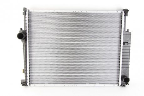 Радиатор двигателя BMW 3(E30), 5(E34), 7(E32) 2.0-3.0 09.83-07.96 NISSENS 60619A (фото 1)