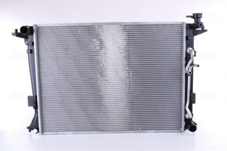 Радиатор двигателя (АКПП) HYUNDAI GENESIS 2.0 01.08-12.14 NISSENS 606840