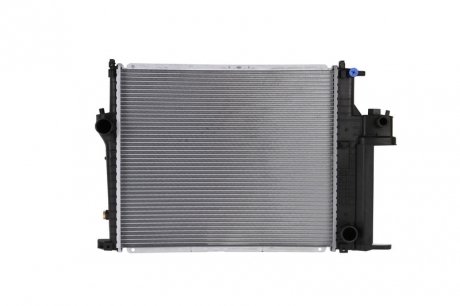 Радиатор двигателя (с монтажными элементами First Fit) BMW 5 (E34) 1.8-2.5 06.87-07.96 NISSENS 60743A (фото 1)