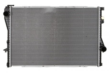 Радиатор двигателя (МКПП, с монтажными элементами First Fit) BMW 5 (E39), 7 (E38) 2.0-5.4 03.94-12.03 NISSENS 60752A (фото 1)