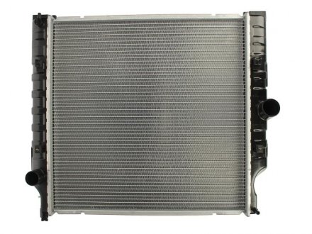 Радиатор двигателя JEEP CHEROKEE 2.8D 01.10- NISSENS 61026 (фото 1)