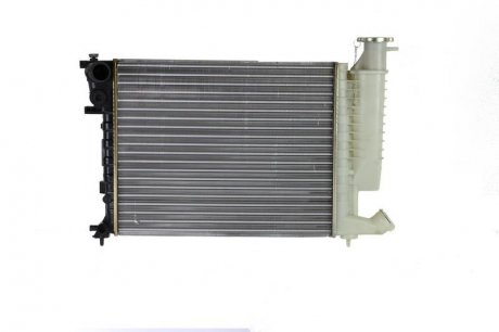 Радіатор двигуна (МКПП, з монтажними елементами First Fit) CITROEN XSARA; PEUGEOT 306 1.1-1.8 04.93-08.05 NISSENS 61335A (фото 1)