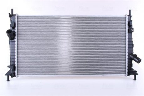 Радиатор двигателя (МКПП) Volvo C30, C70 II, S40 II, V50; FORD C-MAX; FOCUS C-MAX; FOCUS II; MAZDA 3 1.3-2.5 10.03-12.12 NISSENS 62017A (фото 1)