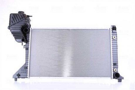 Радіатор двигуна (з монтажними елементами First Fit) MERCEDES SPRINTER 2-T (901, 902), SPRINTER 3-T (903), SPRINTER 4-T (904), SPRINTER 5-T (905), SPRINTER (905) 2.1D/2.7D 04.00- NISSENS 62597A (фото 1)