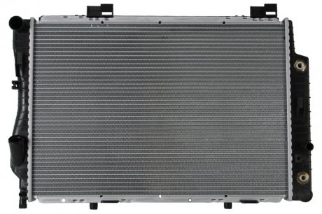 Радиатор двигателя MERCEDES C T-MODEL (S202), C (W202) 2.8/3.6 05.93-03.01 NISSENS 62739A (фото 1)