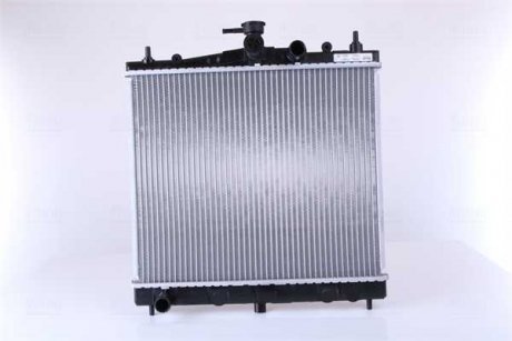 Радиатор двигателя (МКПП с монтажными элементами First Fit) NISSAN MICRA C+C III, MICRA III, NOTE; RENAULT CLIO III, MODUS 1.0-1.6 01.03- NISSENS 62902A (фото 1)