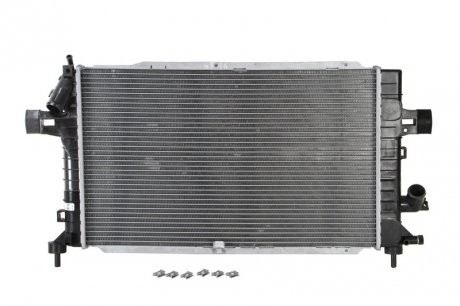 Радиатор двигателя (МКПП) OPEL ASTRA H, ASTRA H CLASSIC, ASTRA H GTC, ZAFIRA/ZAFIRA FAMILY B, ZAFIRA B 1.3D-2.0 03.04- NISSENS 63029A (фото 1)