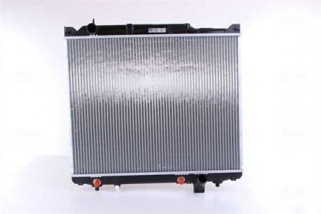 Радиатор двигателя (АКПП) SUZUKI GRAND VITARA I 2.7 09.01-07.03 NISSENS 641776 (фото 1)