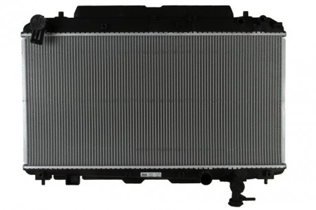 Радиатор двигателя (МКПП, с монтажными элементами First Fit) TOYOTA RAV 4 II 2.0 05.00-11.05 NISSENS 64639A (фото 1)