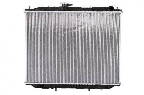 Радиатор двигателя (с монтажными элементами First Fit) NISSAN TERRANO II 3.0D 05.02-09.07 NISSENS 68706A (фото 1)