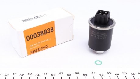 Перемикач тиску кондиціонера AUDI A4, A6; VW PASSAT 1.6-4.2 11.94-05.05 NRF 38938 (фото 1)