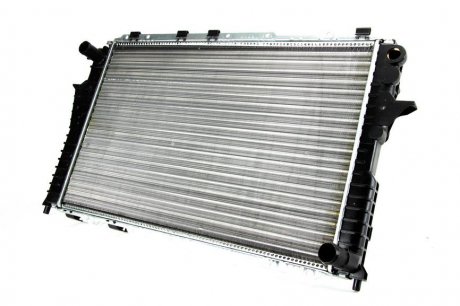 Радиатор двигателя (МКПП) AUDI 100, A6 2.2/2.6/2.8 12.90-12.97 THERMOTEC D7A015TT (фото 1)