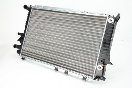 Радиатор двигателя (с автоматической трансмиссией) AUDI 100, A6 1.8-4.2 01.90-01.05 THERMOTEC D7A016TT