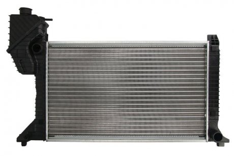 Радиатор двигателя (МКПП) MERCEDES SPRINTER 2-T (901, 902), SPRINTER 3-T (903), SPRINTER 4-T (904) 2.3D/2.9D 01.95-05.06 THERMOTEC D7M004TT (фото 1)