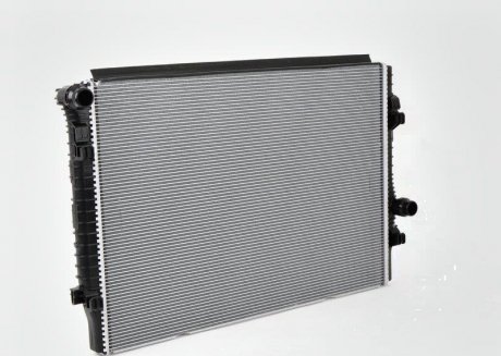 Радіатор системи охолодження VAG 5Q0121251GN (фото 1)