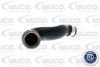 Фото автозапчасти патрубок інтеркулера Volkswagen PASSAT B5, PASSAT B5.5, PASSAT B6, PASSAT B7 1.6D-2.5D 10.96-12.14 VAICO 10-2697 (фото 2)