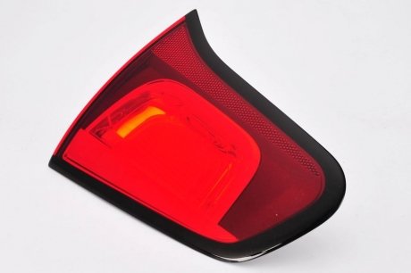 Задний фонарь правая (внутренняя часть, цвет стекла красный) Valeo 043951