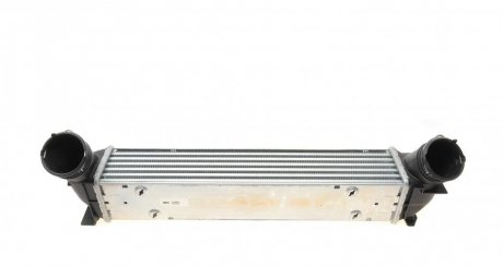 Радиатор интеркулера BMW 1 (E81/E82/E87/E88)/3 (E90/E91)/X1 (E84) 2.0 04-15 Valeo 818553 (фото 1)