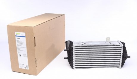 Радиатор интеркулера Hyundai i20/i30/Kia Ceed 1.4CRDi/1.6CRDi 08- Valeo 818637 (фото 1)