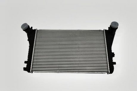 Радиатор интеркуллера VW Passat (11-),Tiguan (12-) VIKA 11451417601 (фото 1)